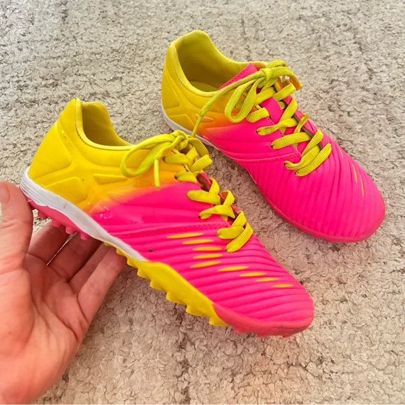 Vizari Liga Turf Soccer Cleats Shoes in Pink/Yellow Youth Girls Size 1 - Picture 2 of 9